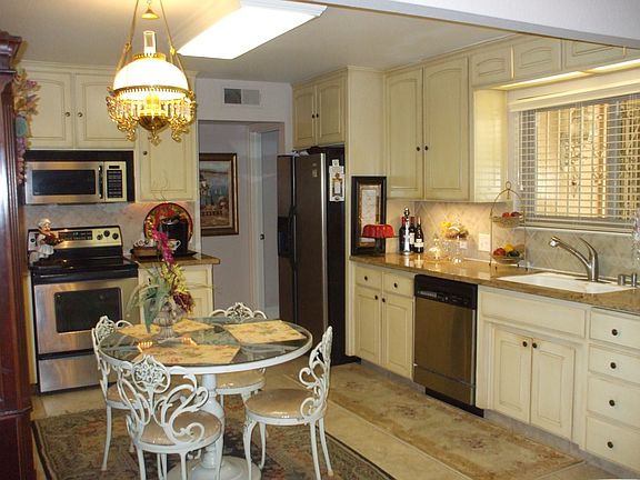 4th image of 4840 N Hulbert Ave #101