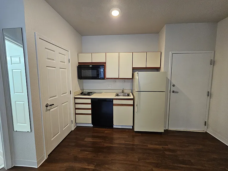 Main Street Residences — Photo 12