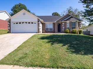 1104 N 10th St, Barling, AR 72923