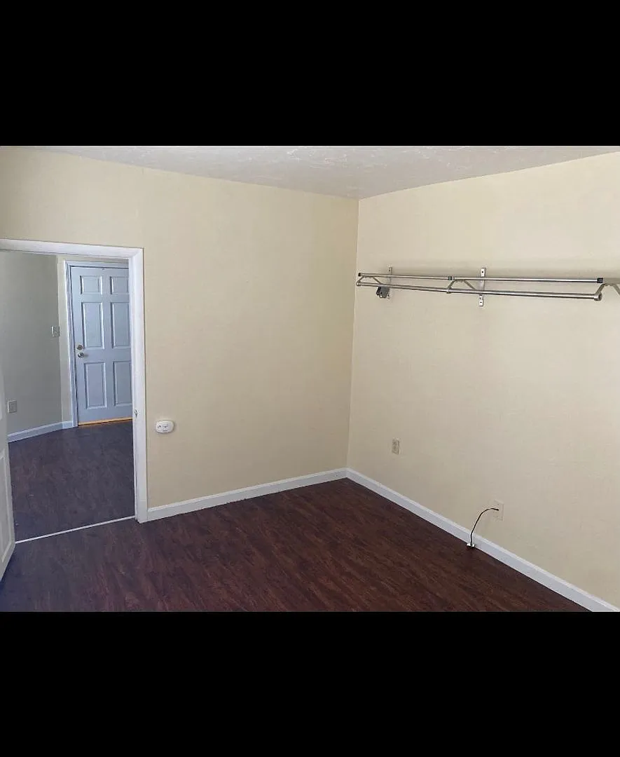 Building Photo - 125 S McDonald St #11