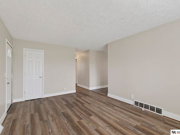 5th image of 4511 Laurel Ave