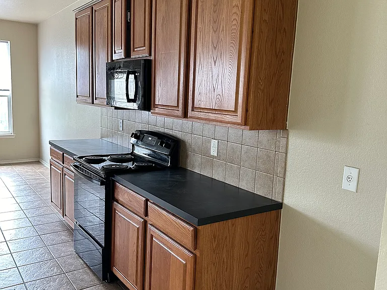 1411 Bankston Dr — Photo 25