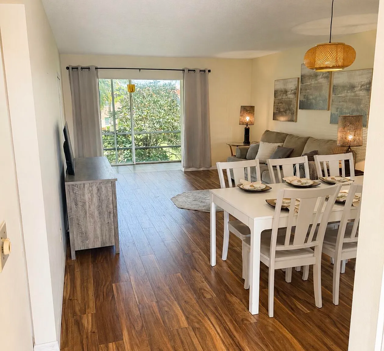 2 bed, 1.0 bath, 819 sqft, $2,400 — Photo 3
