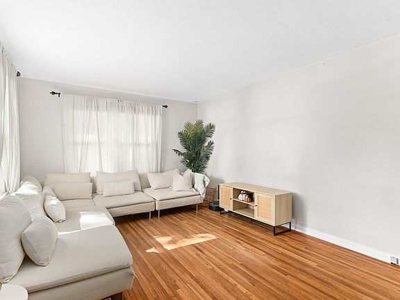 5th image of 2627 W Laura Ave