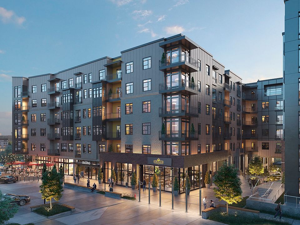 Onsite retail and dining featuring Barcelona Wine Bar, Six Feet Under Pub & Fish House, O-Ku, Lululemon, Anthropologie, and Three Coffee Shops.