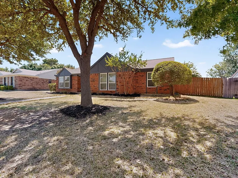215 Aspenway Dr — Photo 5
