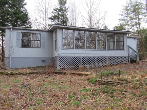 61 Berry Patch Ln, Cleveland, GA 30528