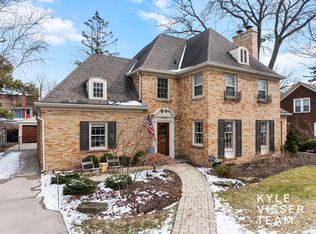 958 Pinecrest Ave SE, East Grand Rapids, MI 49506