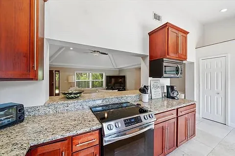 527 E Causeway Blvd — Photo 9