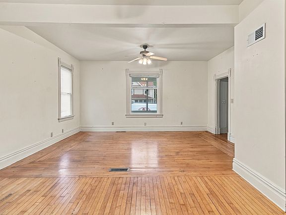4th image of 122 La Crosse St