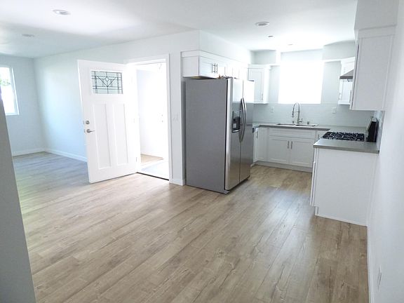 4th image of 10824 Morrison St