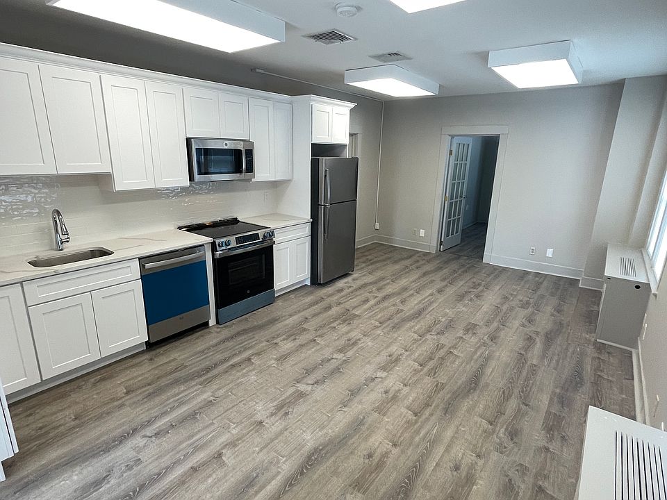 Open family room / kitchen area