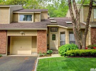 2 Whitman Ridge Dr, Melville, NY 11747