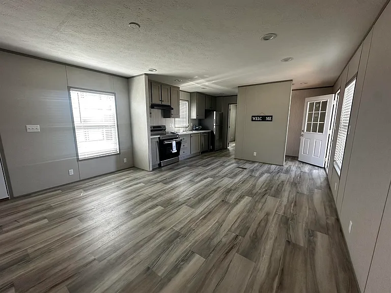 9 Lakeview Dr — Photo 4