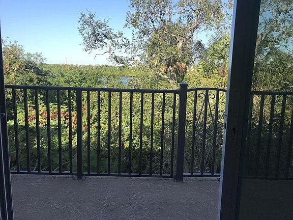 5th image of 528 Vincinda Crest Way