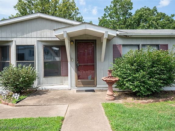 3rd image of 3308 Lincoln Way
