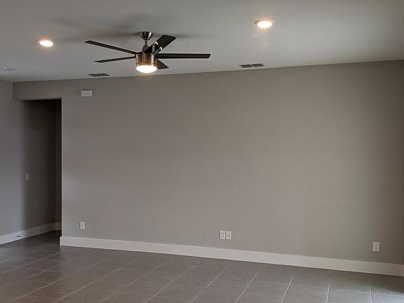 5th image of 217 Maple Dr