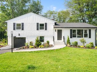 2 Danby Pl, Yonkers, NY 10710