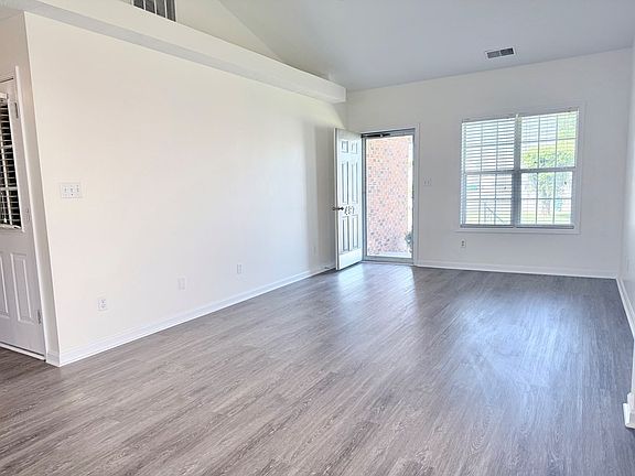 5th image of 497 Sivley Rd