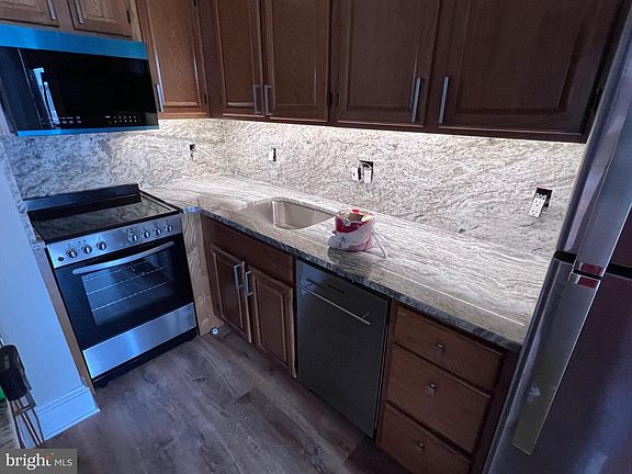 3rd image of 1306 W 13th St APT 1