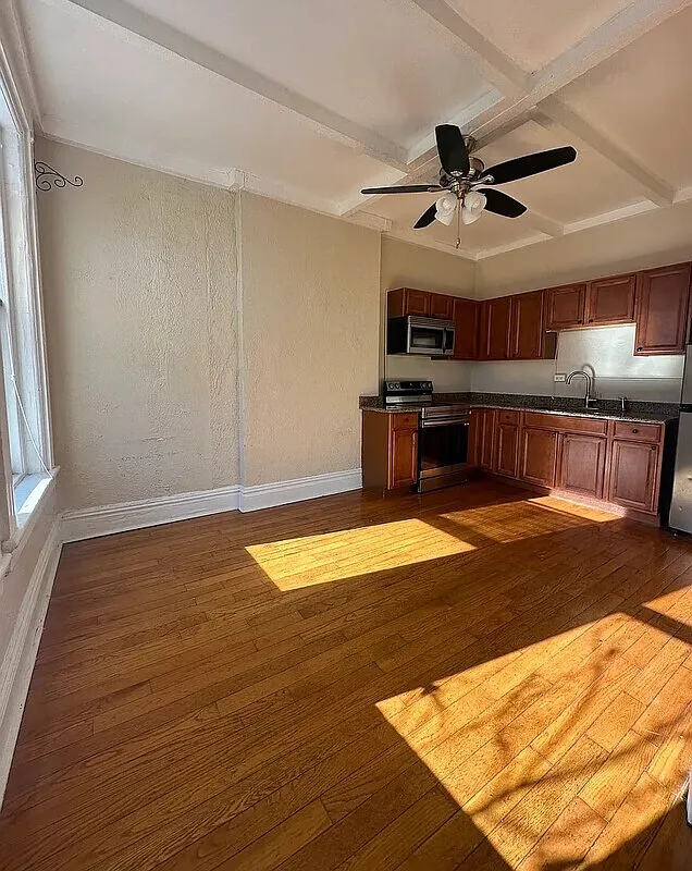1 bed, 1.0 bath, 1000 sqft, $1,699 — Photo 2