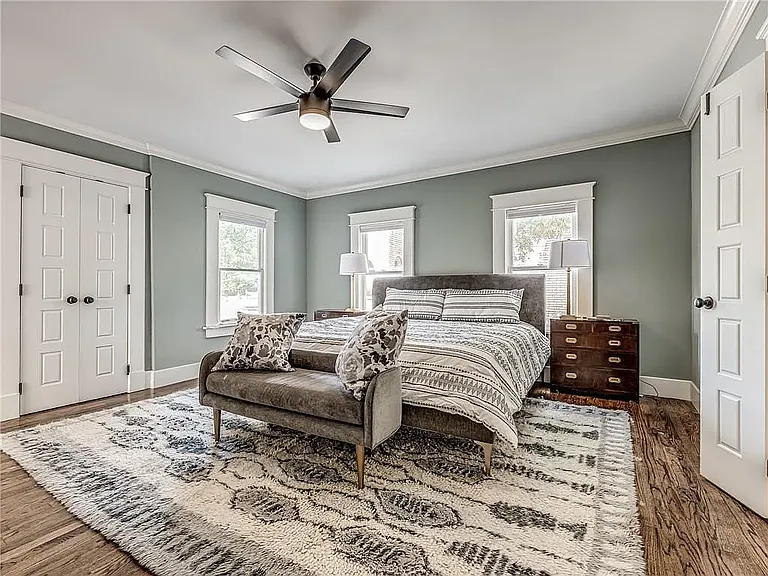 3404 N Western Ave — Photo 10