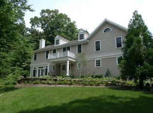 8 Pinetum Ln, Cos Cob, CT 06807