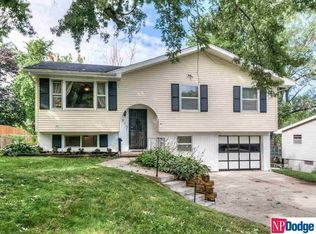 2815 Janan Dr, Bellevue, NE 68005