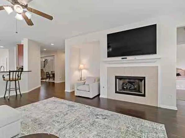 12915 Meadow Springs Dr, Pearland, TX 77584
