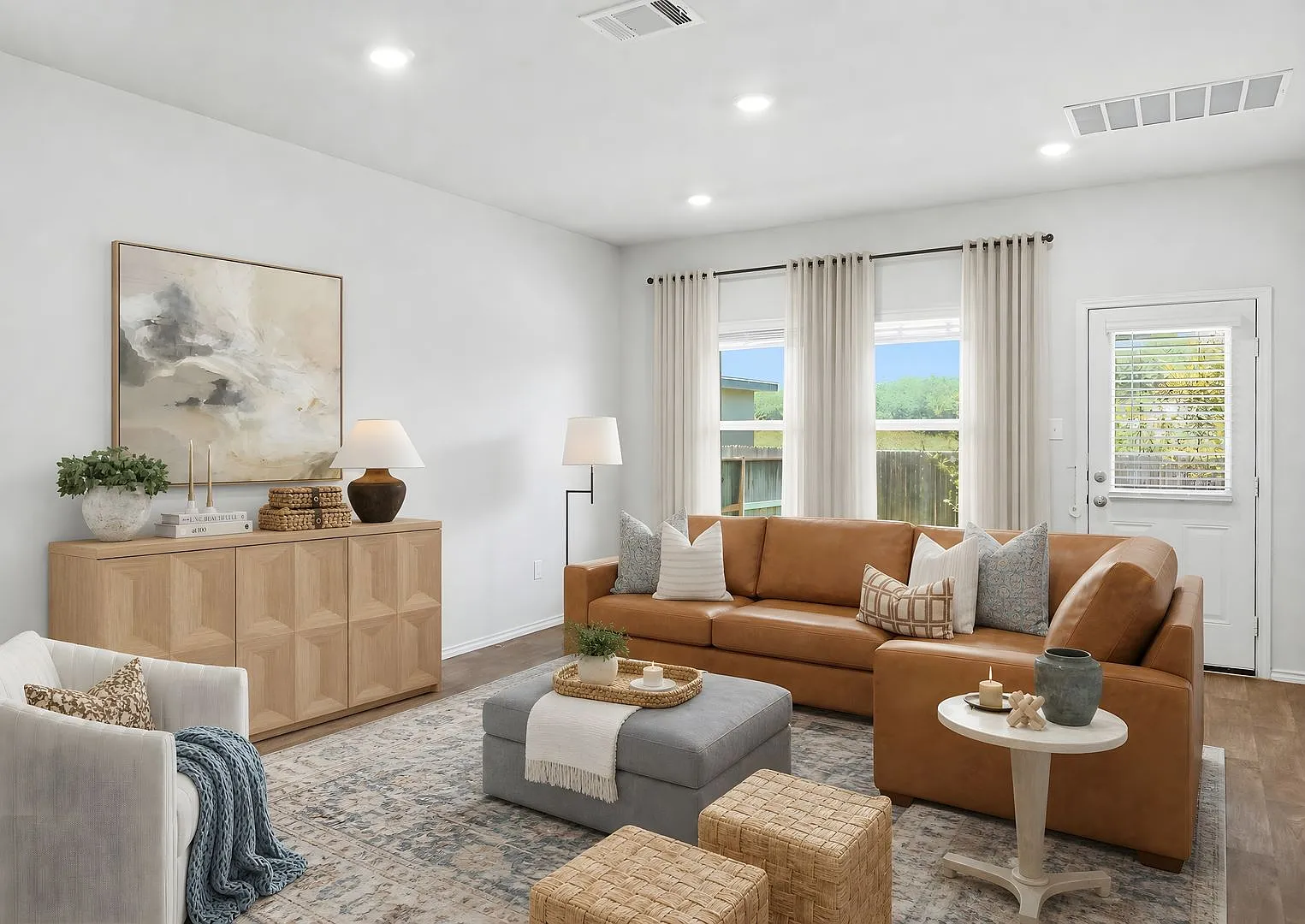 4 Bedroom Home with Primary Suite Downstairs and Community Pool — Photo 4