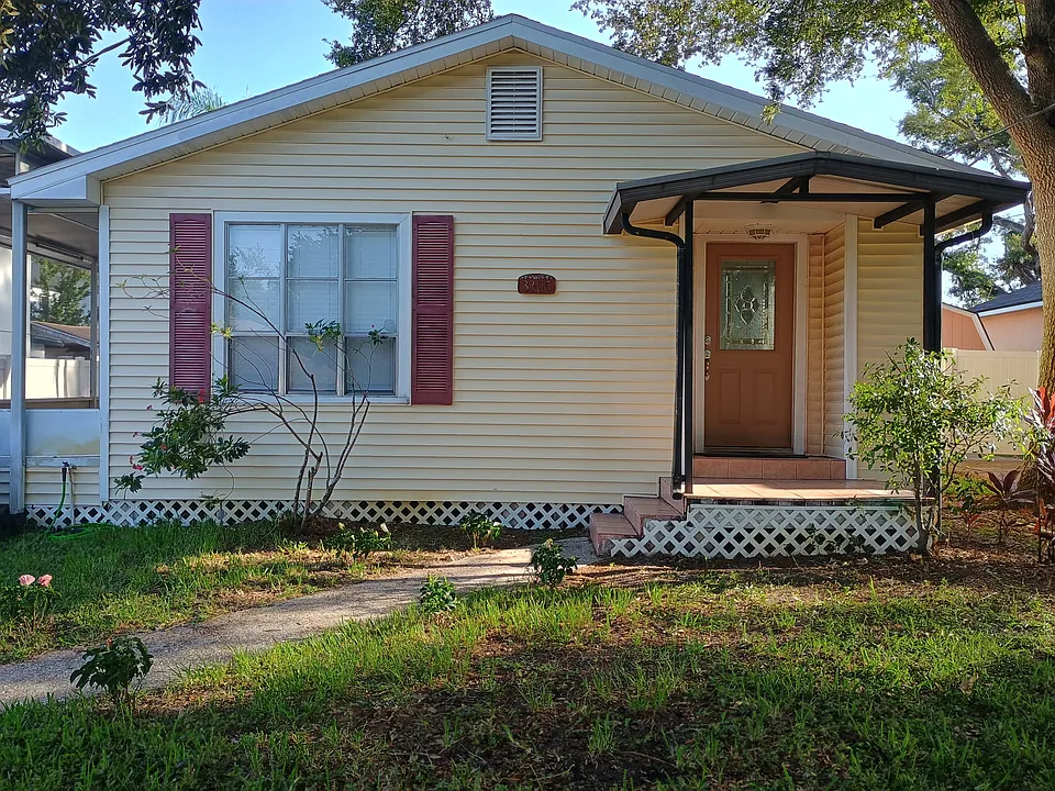 3305 W Nassau St