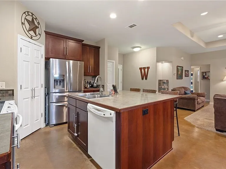 107 E Dawn Dr — Photo 3