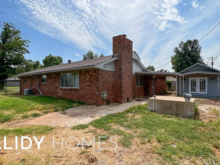 702 Amity Ln — Photo 26