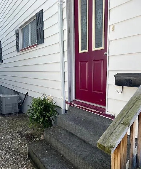 1539 Crawford Ave — Photo 2