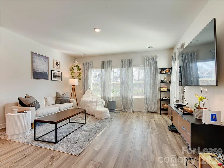 4009 Woodland View Dr — Photo 20