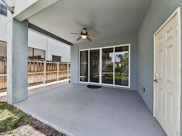 1135 NE 3rd Ave — Photo 45
