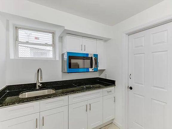 5th image of 247 Quincy Ave