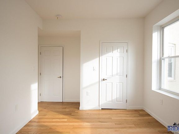 5th image of 167 N Grove St #3BR