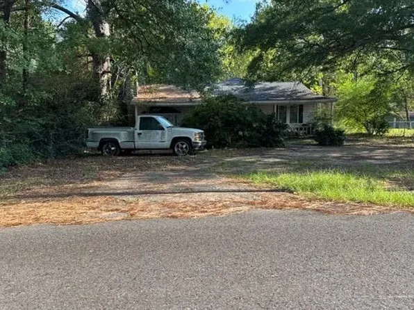 208 Daniels Rd, Ball, LA 71405