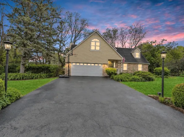38W643 Bittersweet Ln, Elgin, IL 60124