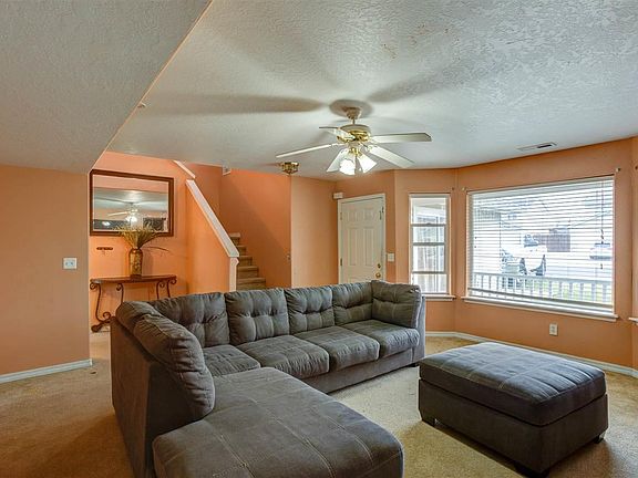 4th image of 920 N Owen Ave