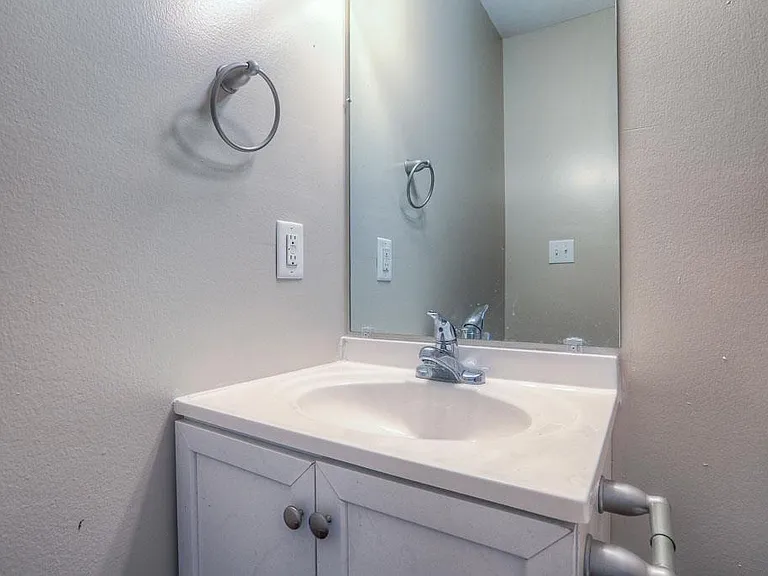 10610 Pine Landing Dr #B — Photo 15
