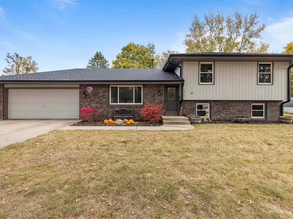 10743 China Berry Ln, Machesney Park, IL 61115