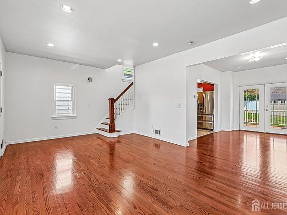 3rd image of 366 Jeffries St