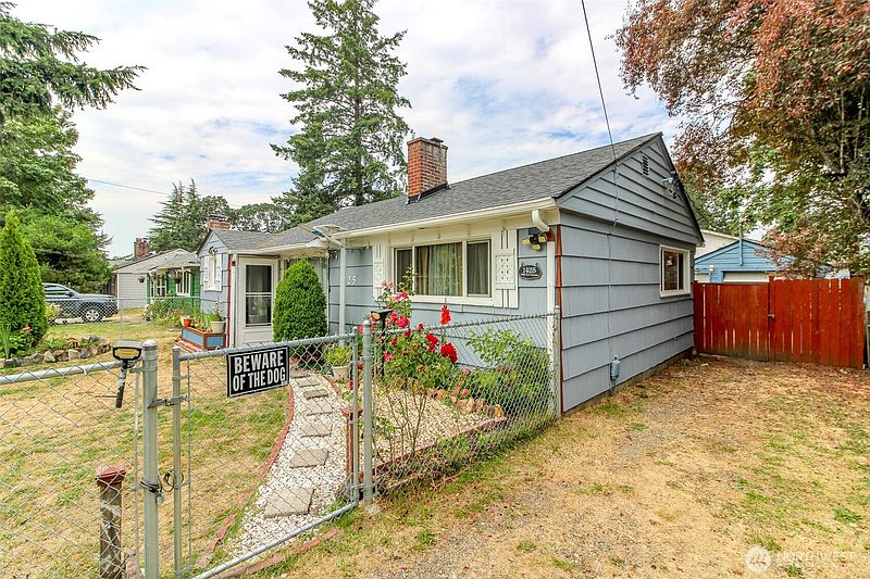 2nd image of 1425 118th Street S