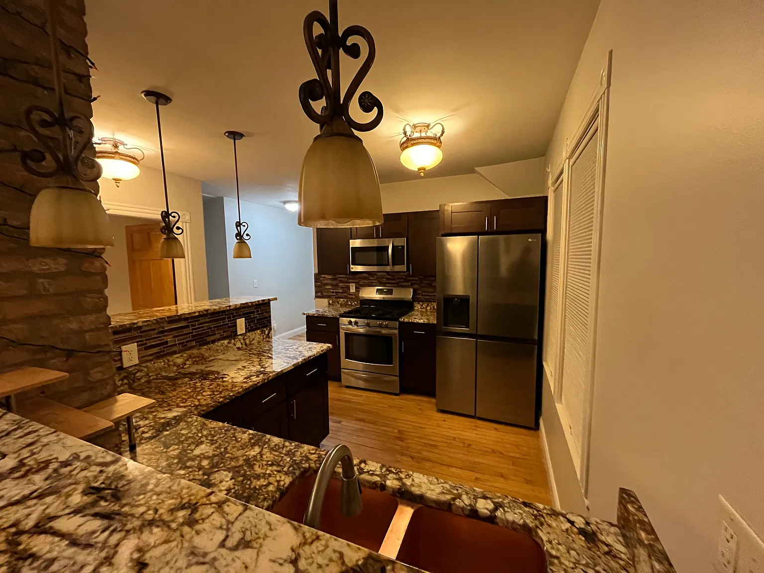 2 bed, 950 sqft, $1,800 — Photo 3