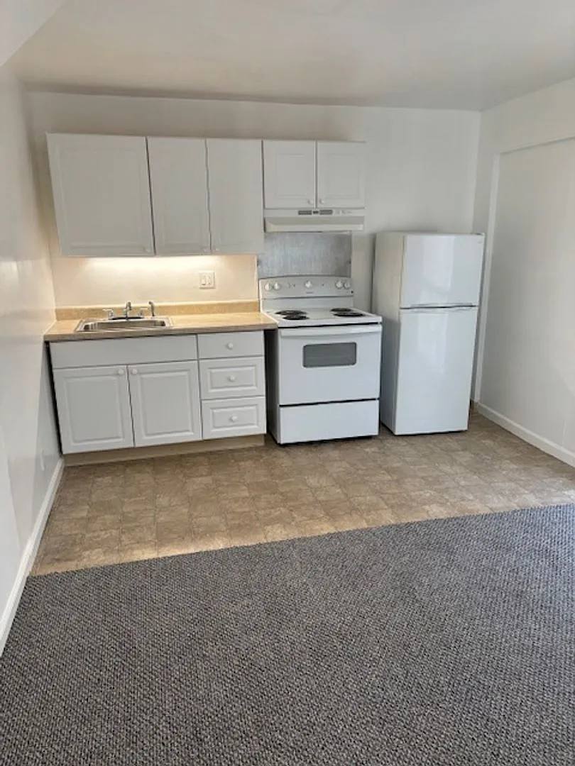 539C E. Newlove Drive — Photo 2