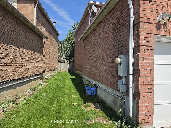 4th image of 2363 Strathmore Cres