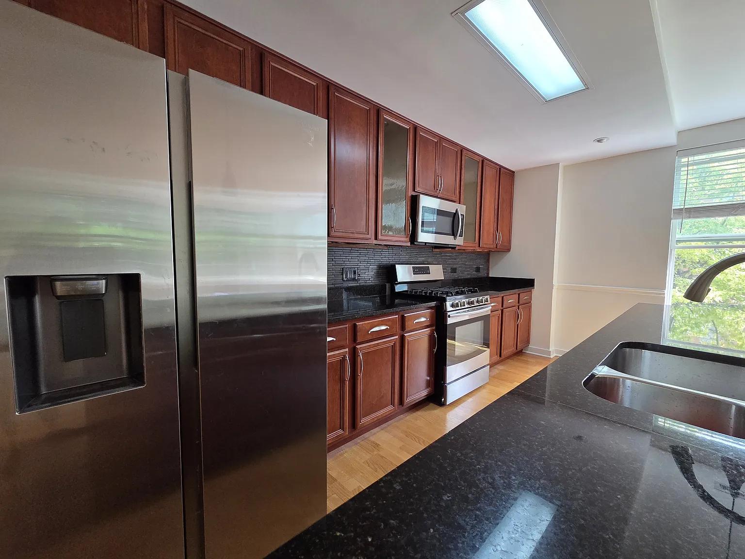 3 bed, 1700 sqft, $3,000 — Photo 2