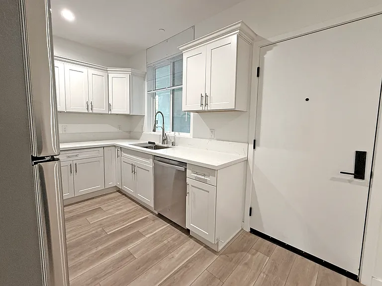 10934 Peach Grove St #202 — Photo 4